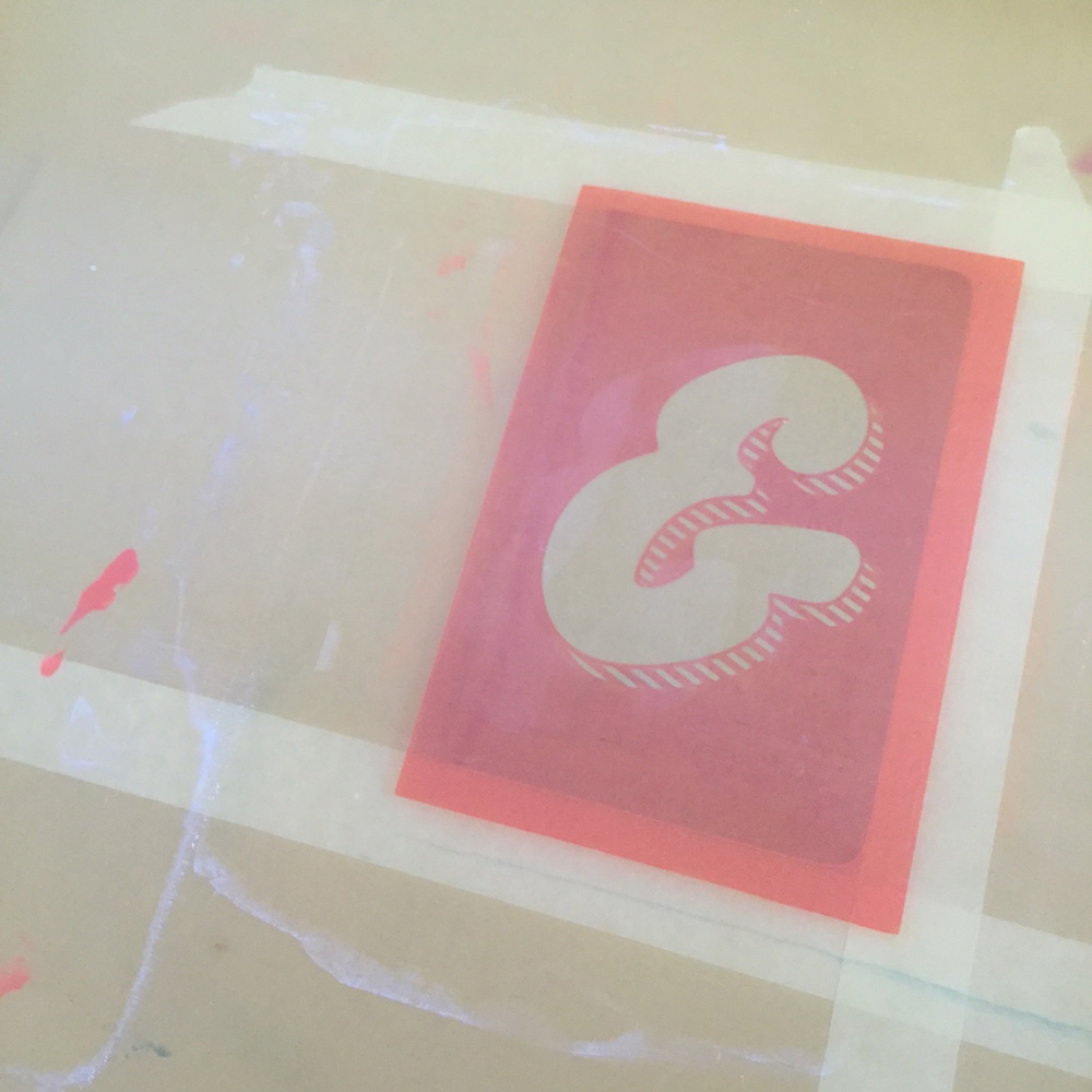 screen printing screen using a stencil